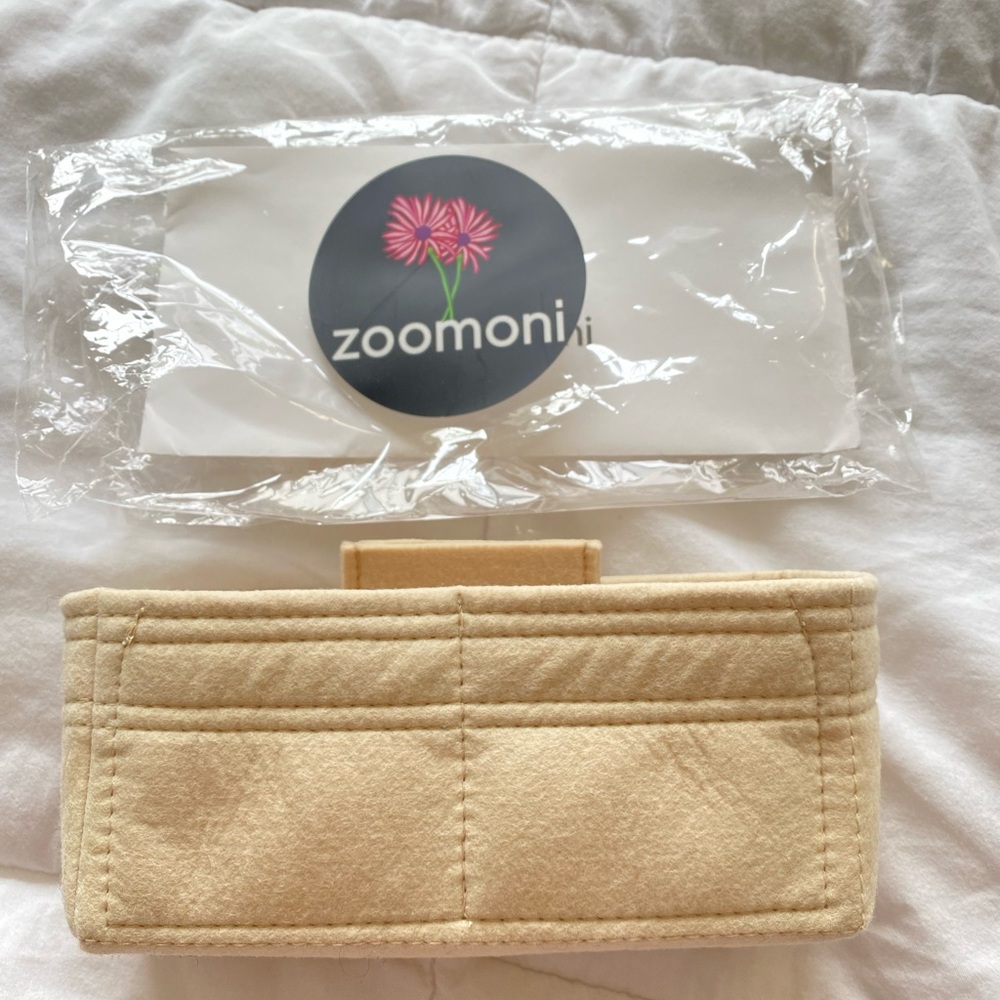 Zoomoni mini bag organizer ( 7.5’ x h 3’ x w 2’) 2mm thick Brand new Cream color